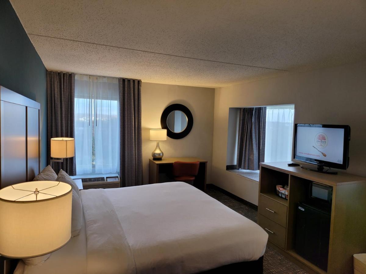 Comfort Inn & Suites Alexandria West エクステリア 写真