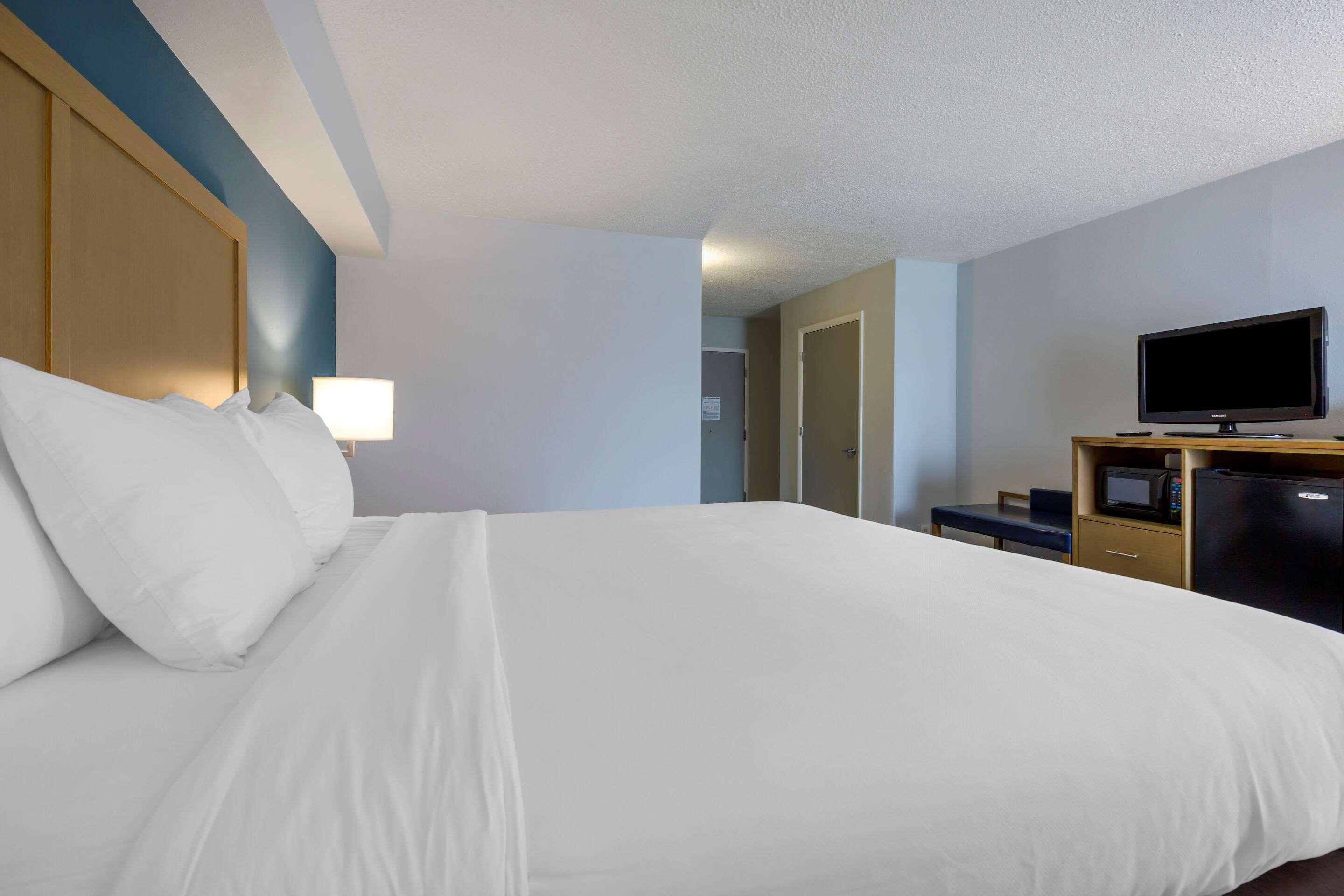 Comfort Inn & Suites Alexandria West エクステリア 写真