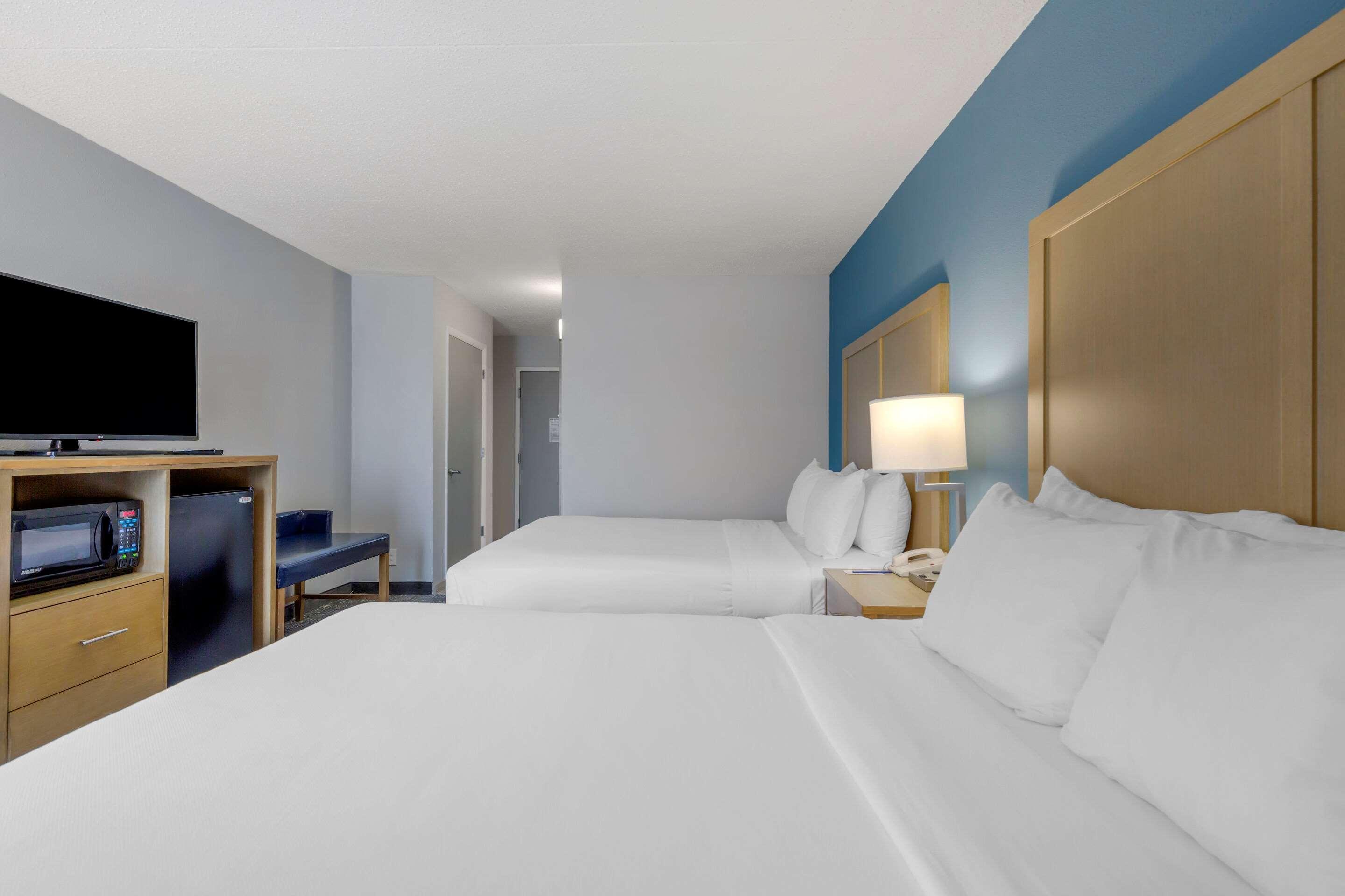 Comfort Inn & Suites Alexandria West エクステリア 写真