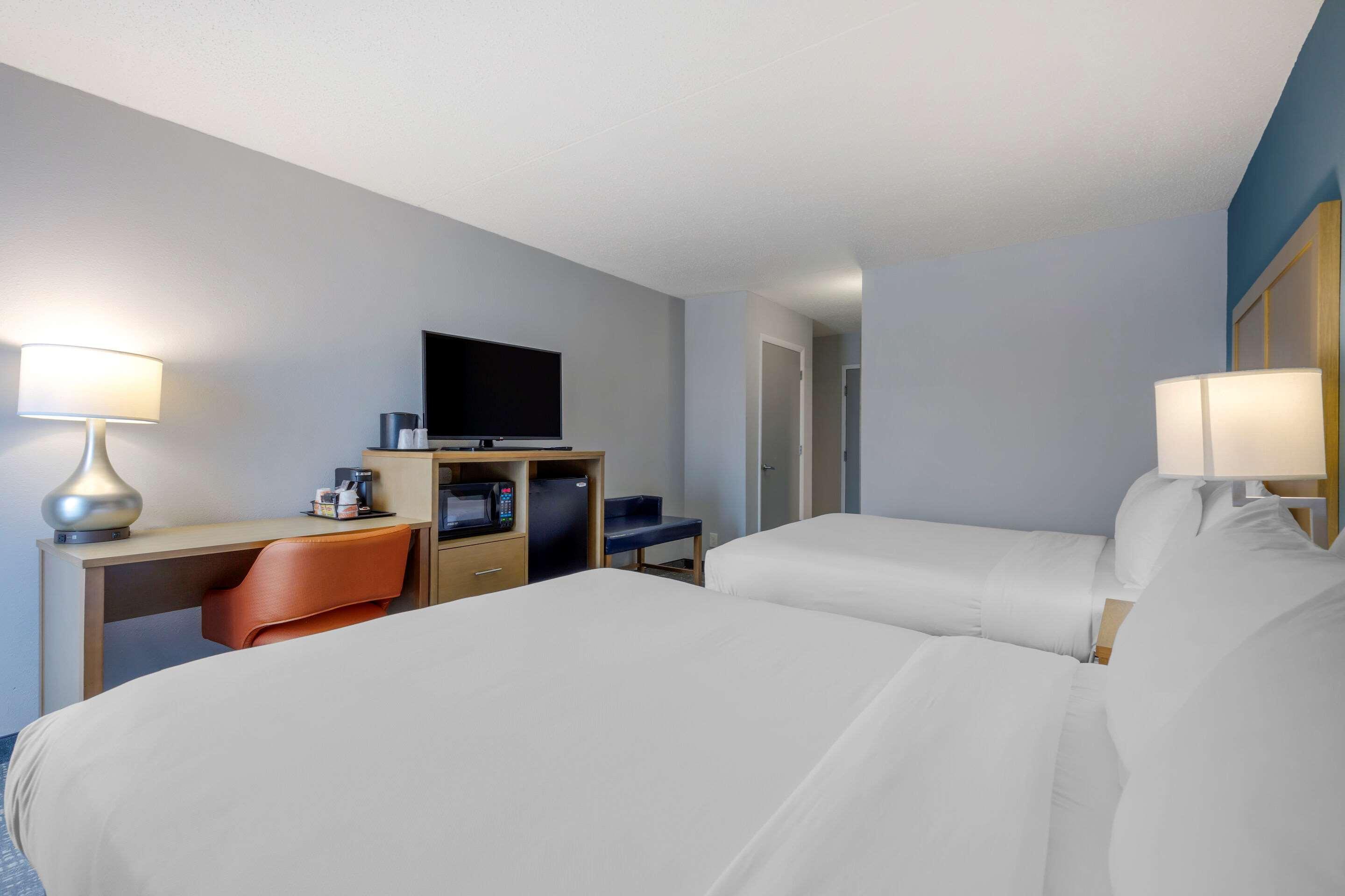 Comfort Inn & Suites Alexandria West エクステリア 写真