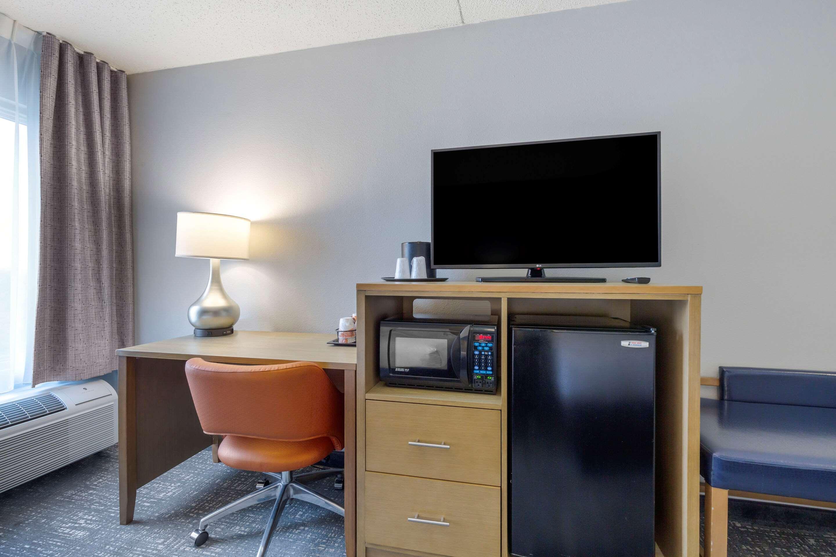 Comfort Inn & Suites Alexandria West エクステリア 写真
