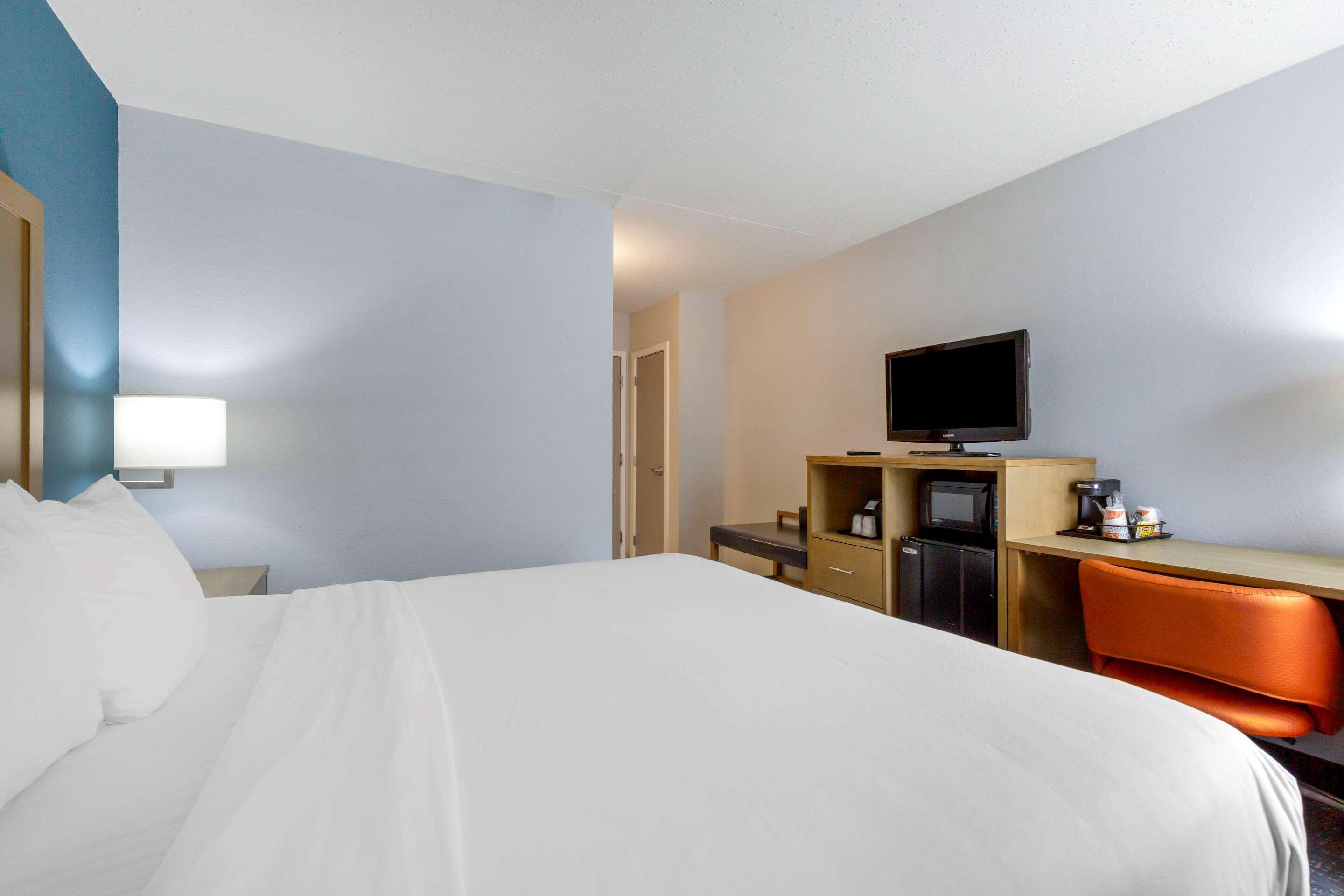 Comfort Inn & Suites Alexandria West エクステリア 写真
