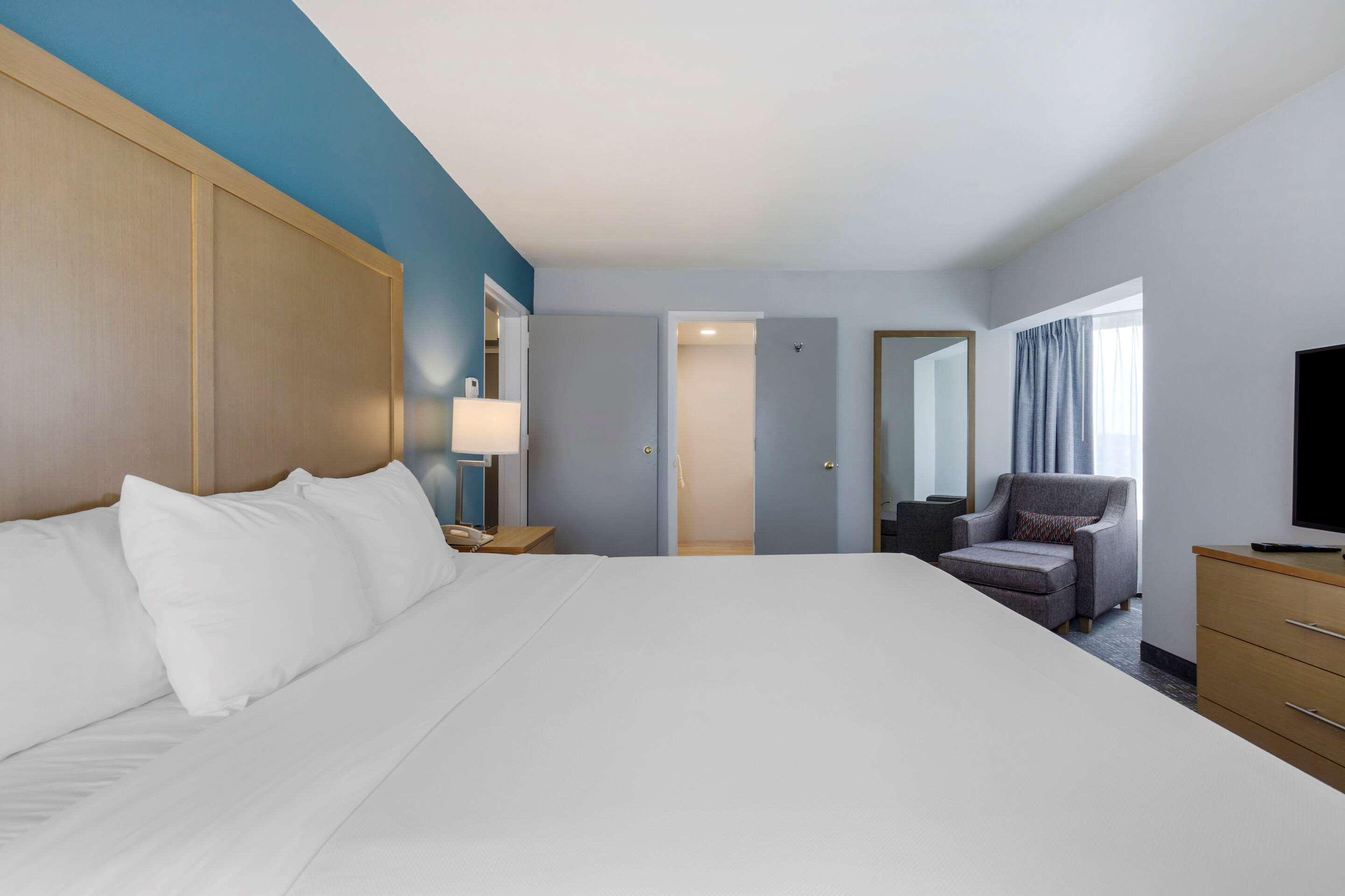 Comfort Inn & Suites Alexandria West エクステリア 写真