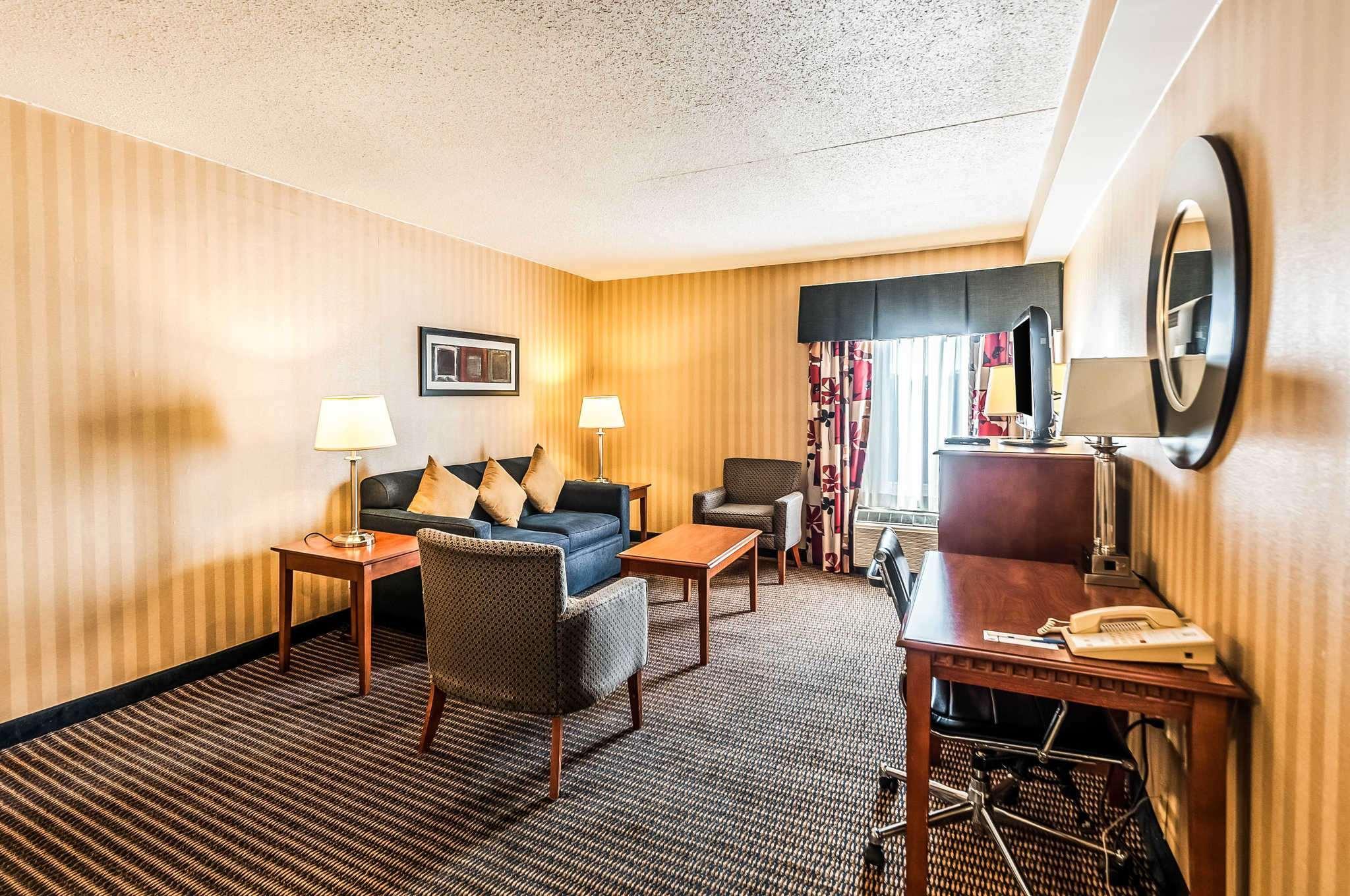 Comfort Inn & Suites Alexandria West エクステリア 写真