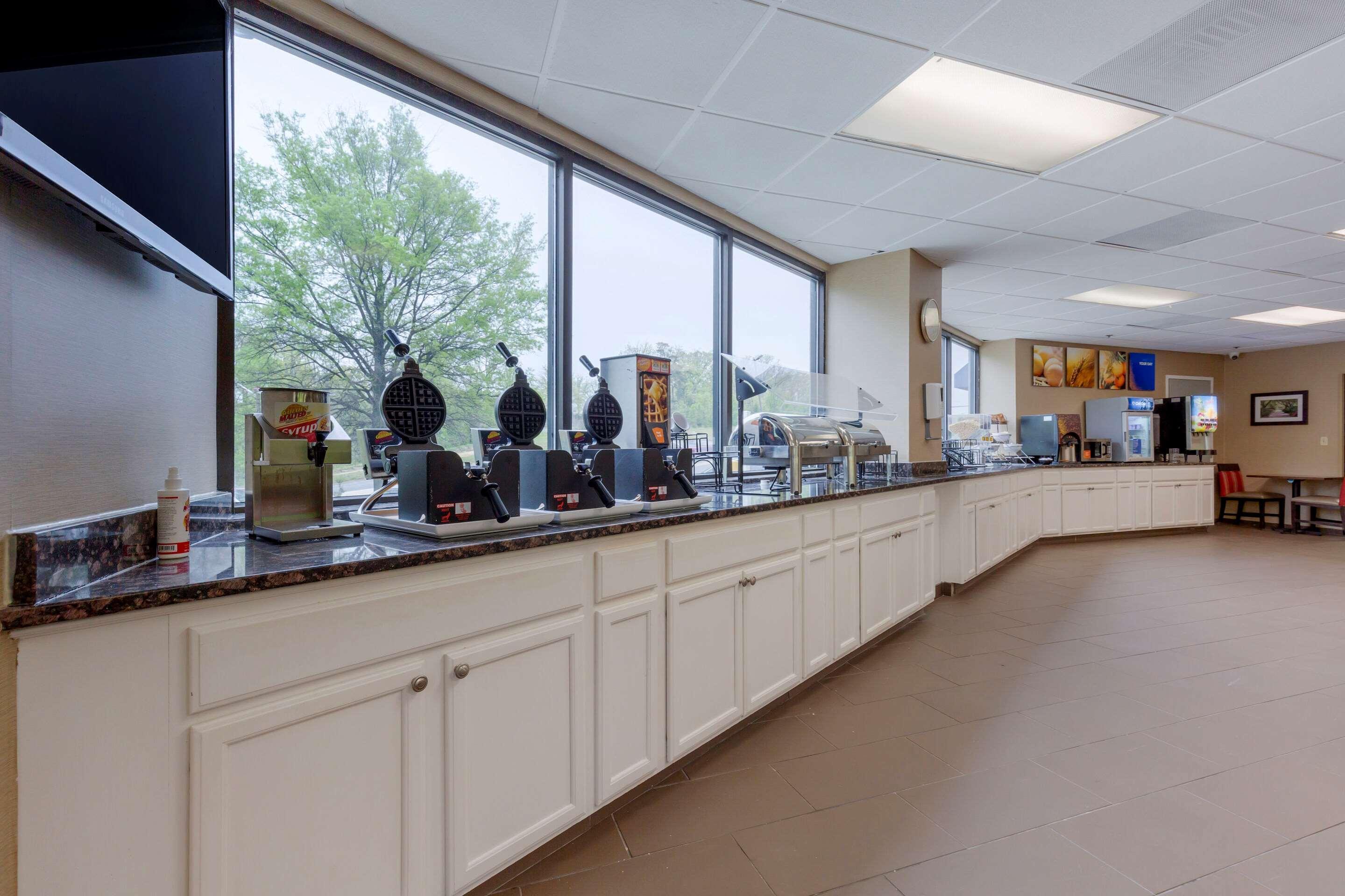 Comfort Inn & Suites Alexandria West エクステリア 写真