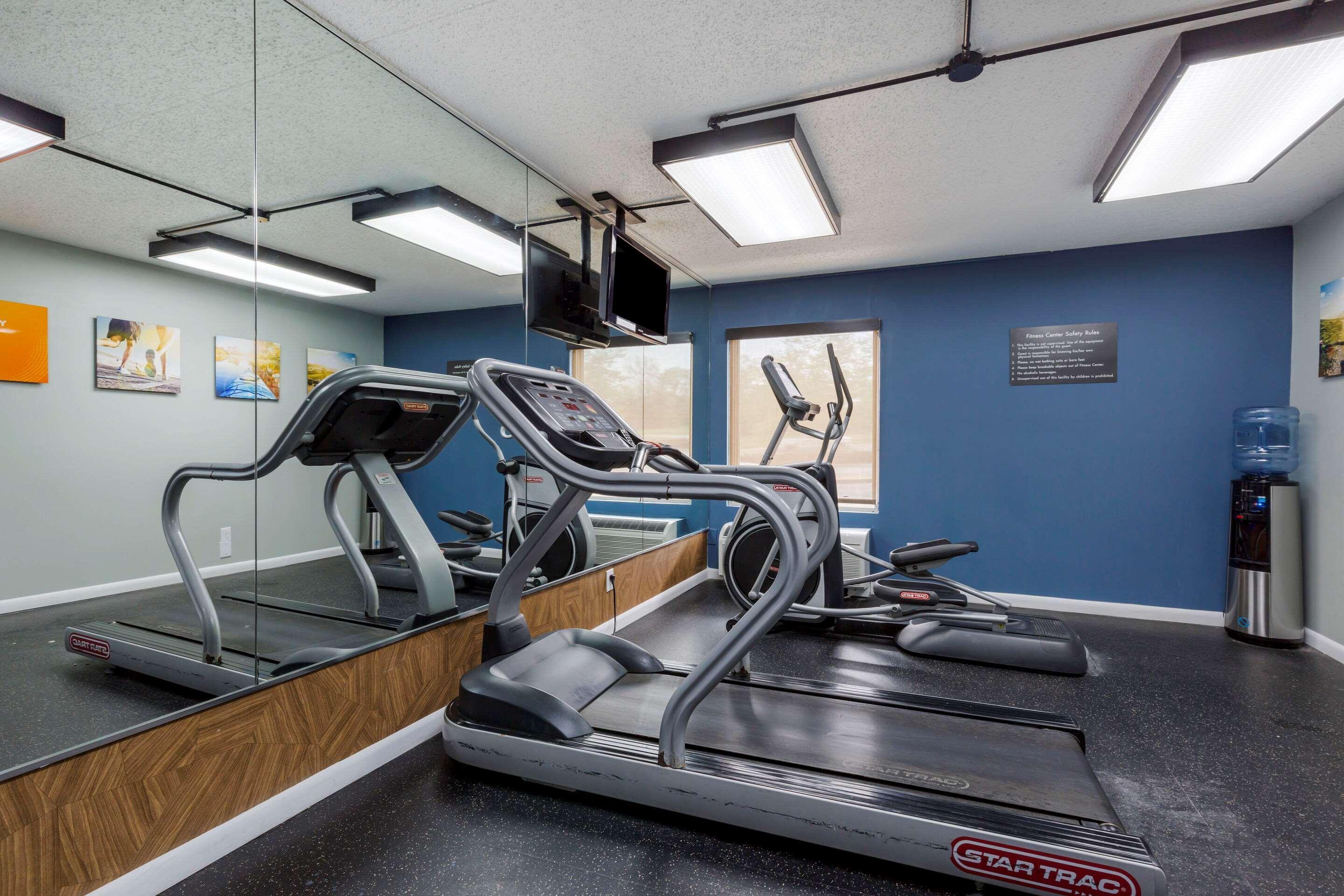 Comfort Inn & Suites Alexandria West エクステリア 写真
