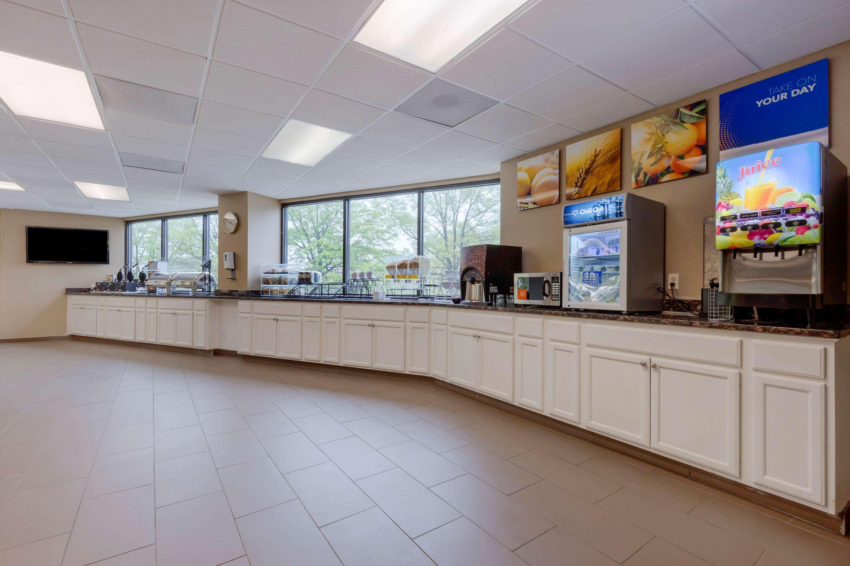Comfort Inn & Suites Alexandria West エクステリア 写真