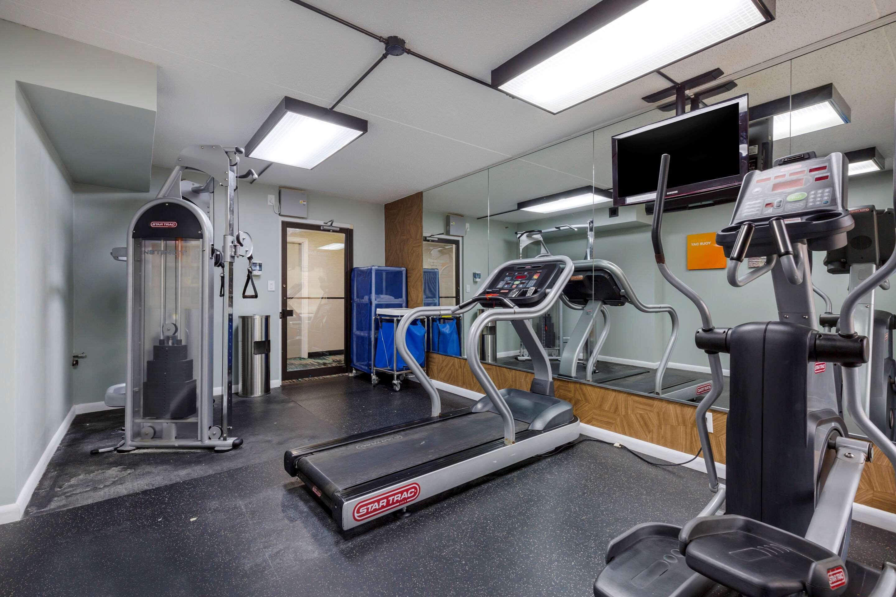 Comfort Inn & Suites Alexandria West エクステリア 写真
