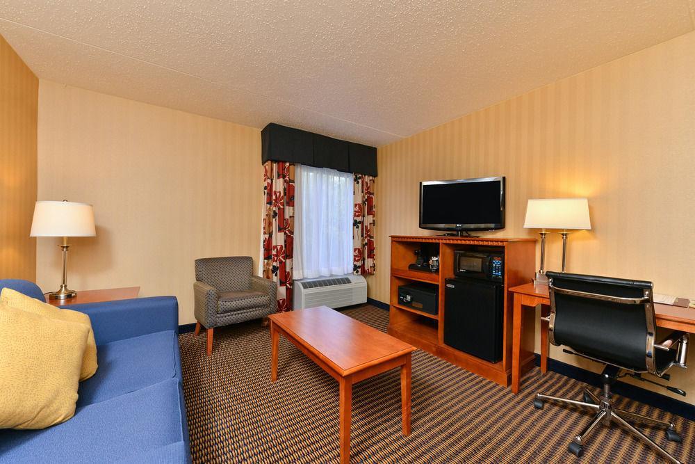 Comfort Inn & Suites Alexandria West エクステリア 写真