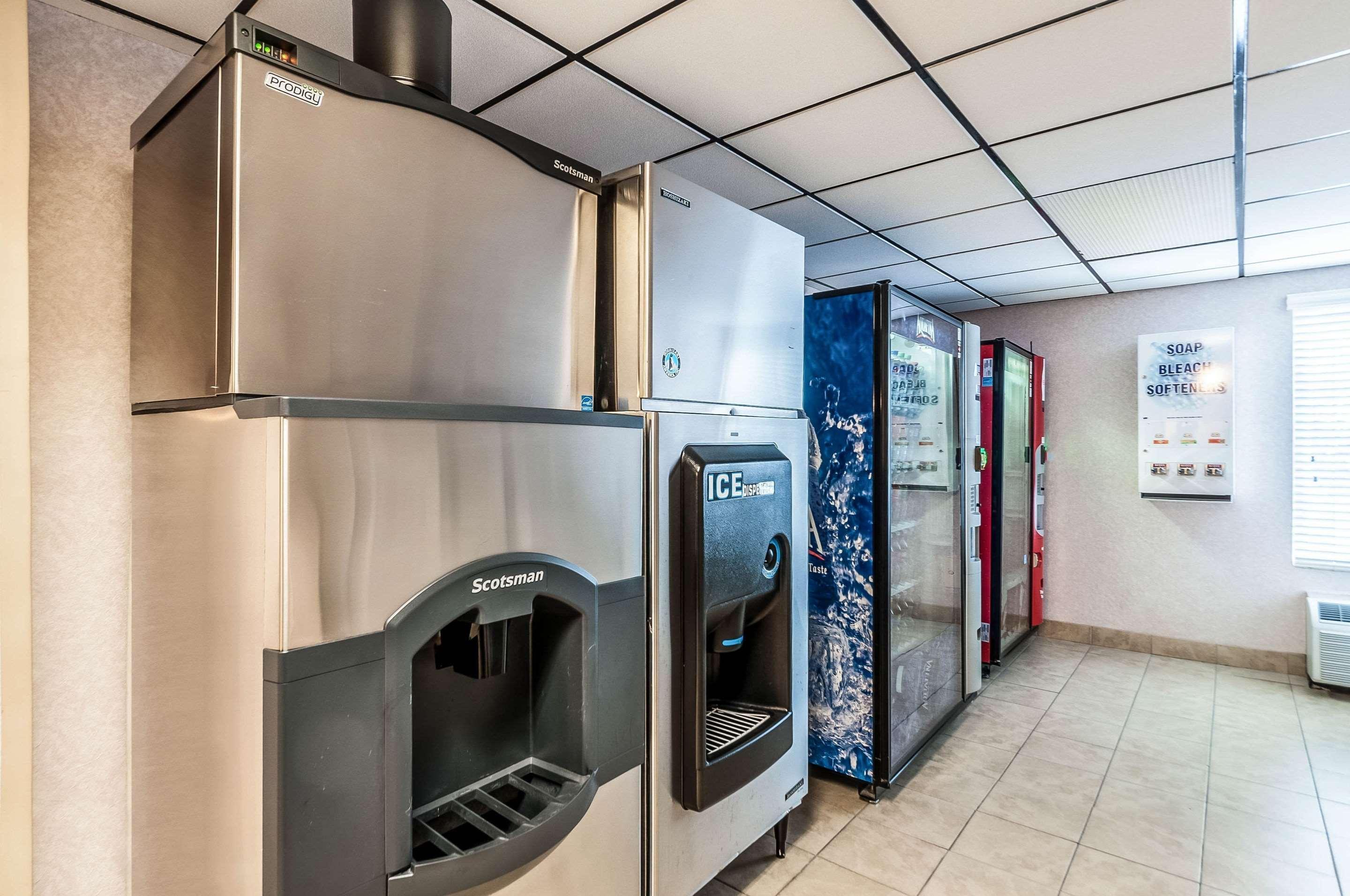 Comfort Inn & Suites Alexandria West エクステリア 写真