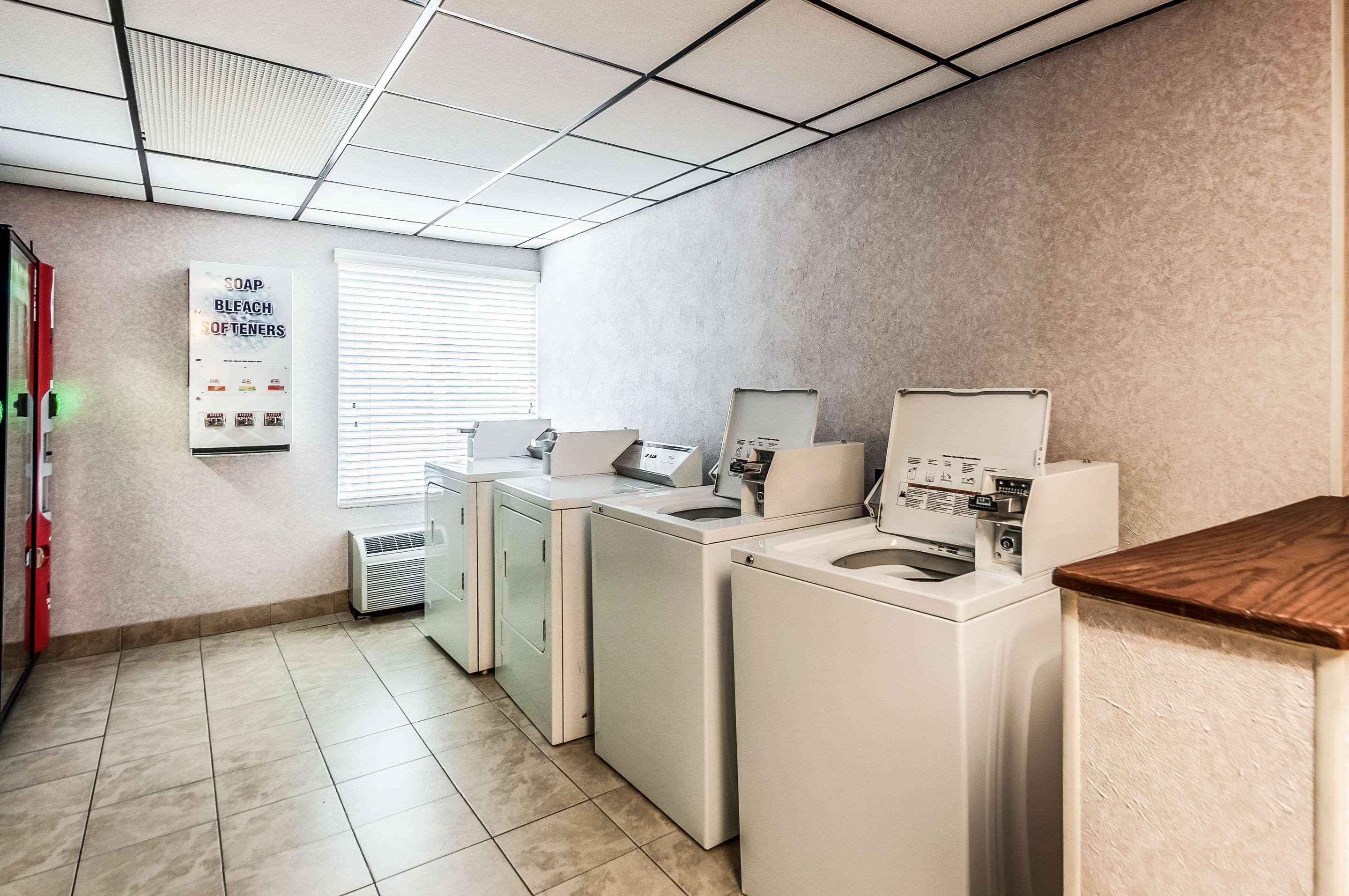 Comfort Inn & Suites Alexandria West エクステリア 写真