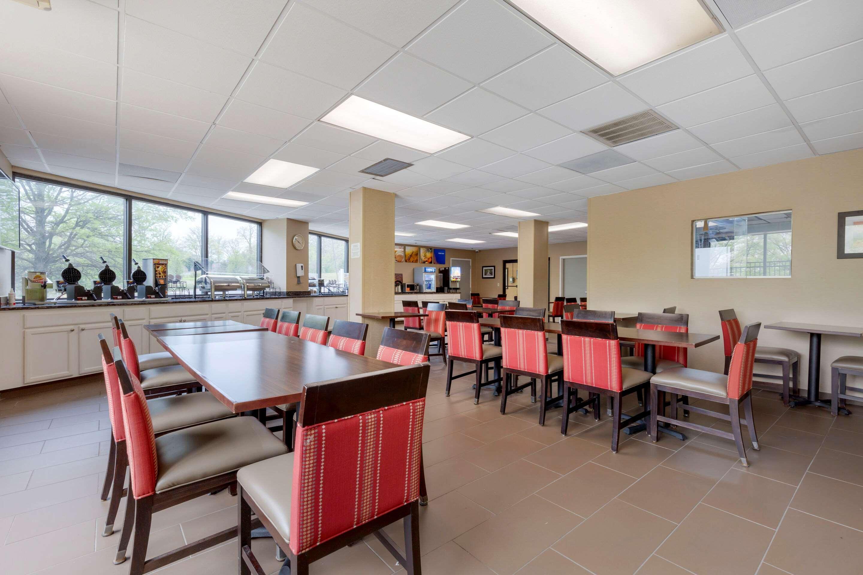 Comfort Inn & Suites Alexandria West エクステリア 写真