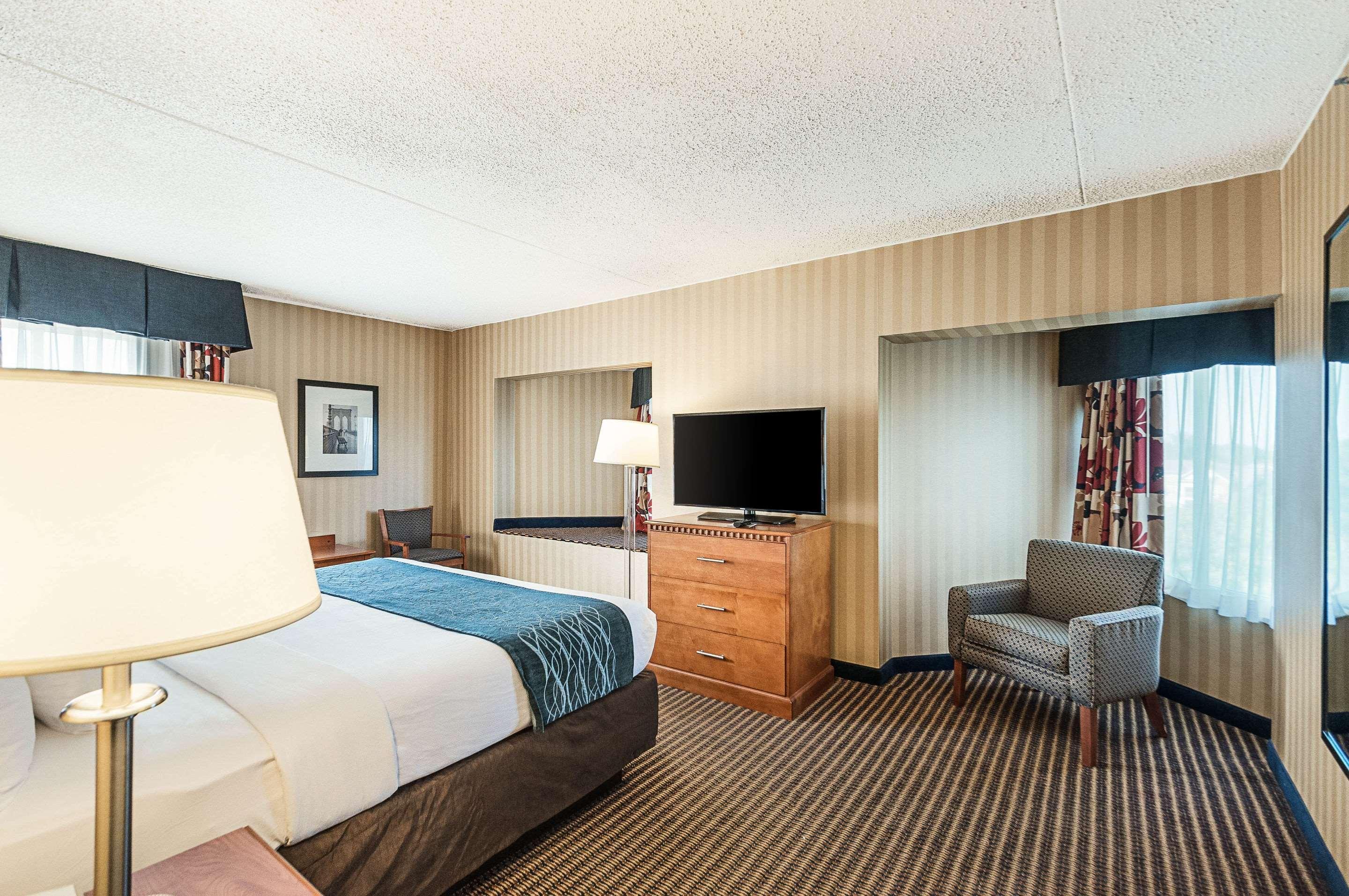Comfort Inn & Suites Alexandria West エクステリア 写真