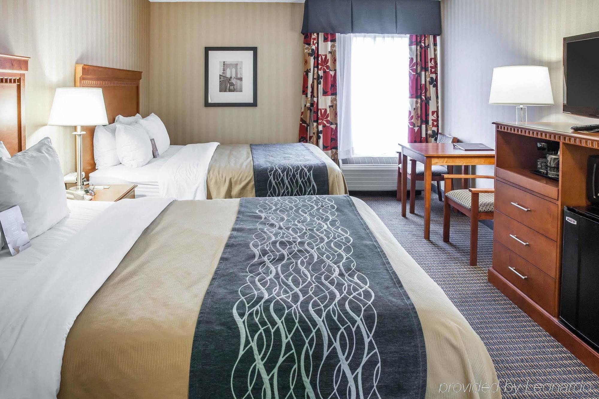 Comfort Inn & Suites Alexandria West エクステリア 写真